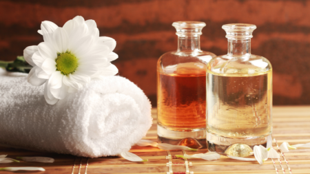 Jak wybrać olejek do aromaterapii? Najlepsze olejki eteryczne do relaksu w domowym zaciszu