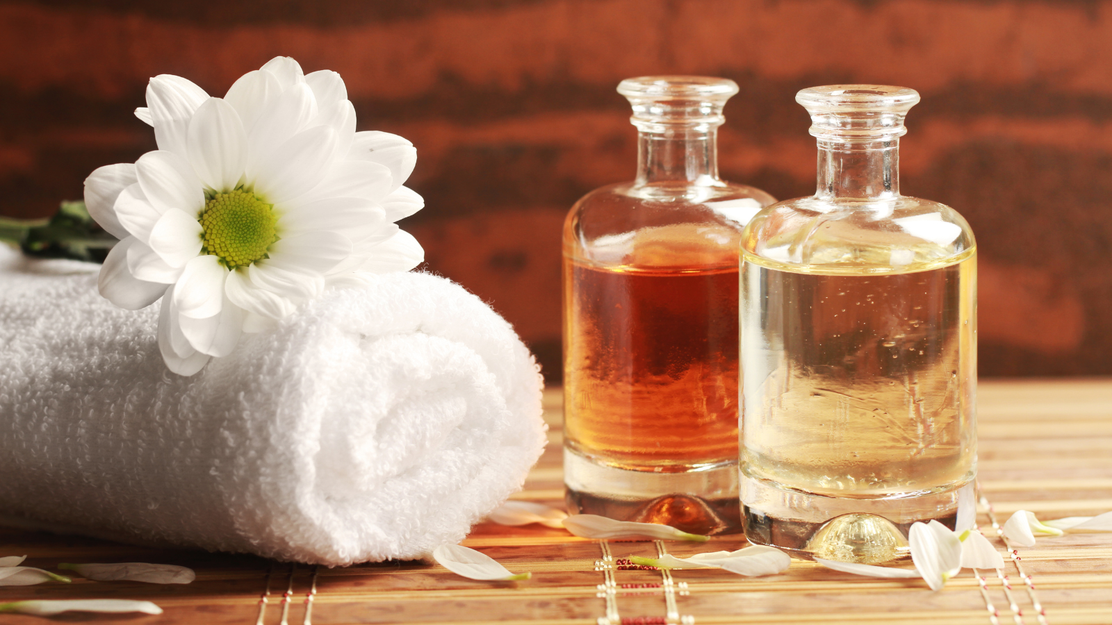 Jak wybrać olejek do aromaterapii? Najlepsze olejki eteryczne do relaksu w domowym zaciszu